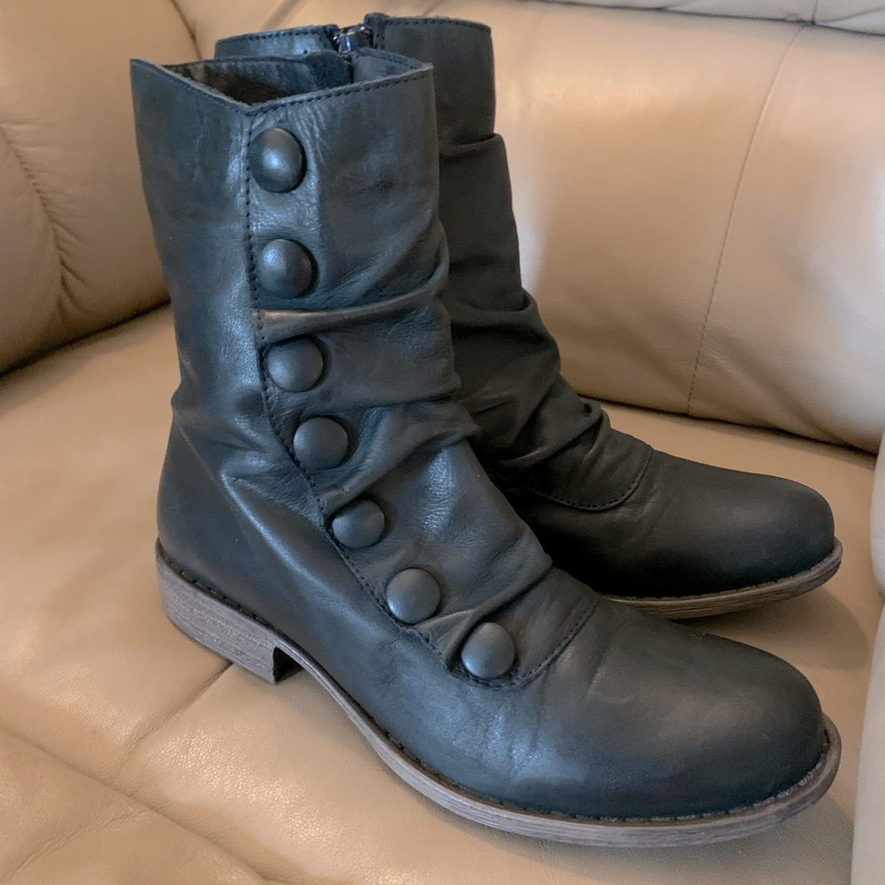 NEW!!! Miss Mooz Dark Blue Booties Size 8